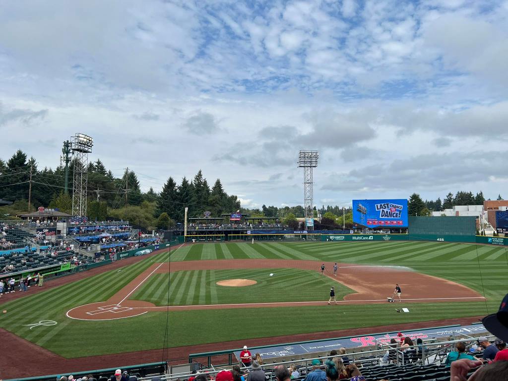 May be an image of Ye' yabberin'